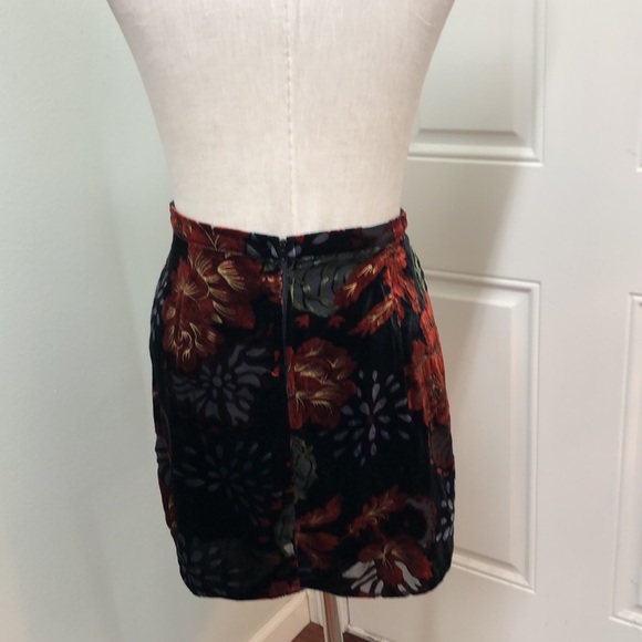 SOLD Band of Gypsies Velvet Floral Mini Skirt Size Large Black Burnt Sienna - Picture 7 of 12